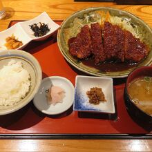 みそだれは目の前でかけられます