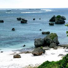 東平安名崎見晴台から見た海