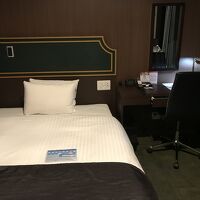 シングルでもベッドはセミダブル、寝心地は良かった