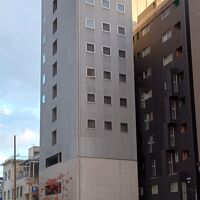 日航ホテルの向かいです