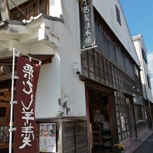 店の側面を撮影。