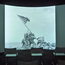 ３６０度シアターにて恐怖の実態を知る