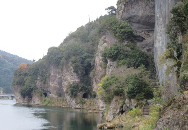 青の洞門の真上にある岩山で、耶馬渓の景色が素晴らしいところです。