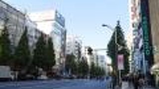 独特の街になっている。