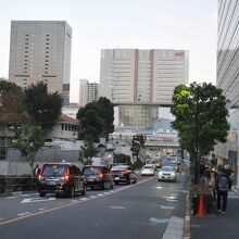 坂を下ると品川駅。