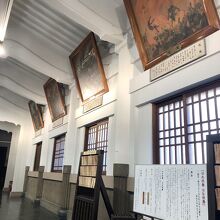 右側は関東大震災の油絵　じっくり見たい