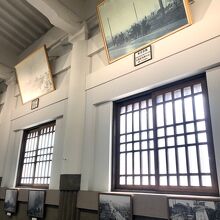 左側は東京空襲の写真