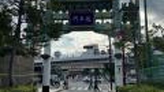 横浜中華街の白虎神司る牌楼！