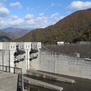 総貯水量日本一のロックフィルダム