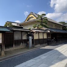 旧松阪家住宅。大屋根も特徴です。