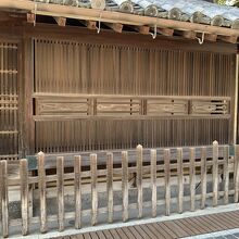 特徴ある出格子も美しいです。猪目の出格子。火災除けまじない。