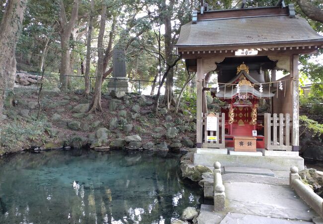 泉がある神社