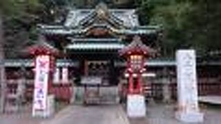元々は、徳川家康の念持仏である摩利支天を祀っていたとされ、明治時代にどこかのお寺に移されていますので、そもそも「お寺」だったようです。