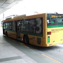 黄色のバスに統一されました