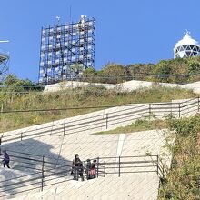 高台にある