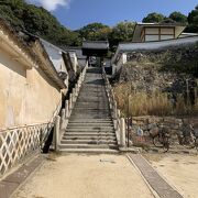 京都の清水寺の舞台を模して造られた観音堂からは竹原の街並みが見下ろせます。