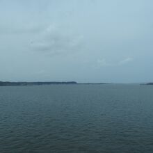 鹿島線に乗って渡っている北浦。まるで海のように広いです。