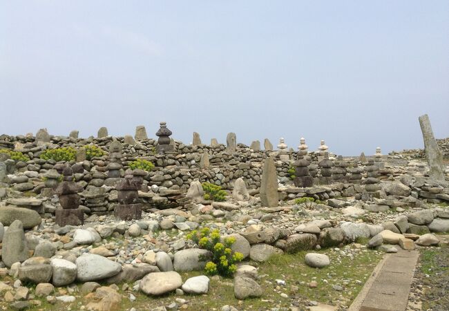 日島の石塔群