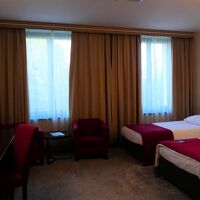 ホテル前の道路に面した部屋でしたが、静かでした