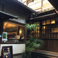 御屋敷再生複合ショップ「練」