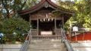 香椎宮の境内、本殿手前の左側にあるのが武内神社です。