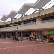 佐世保の港の正面にあるショッピングセンター