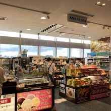 空港内にあります