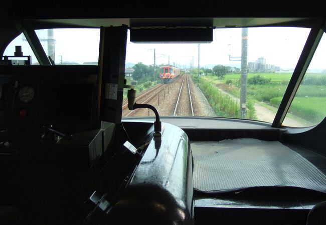 四国へ向かう特急列車も通ります