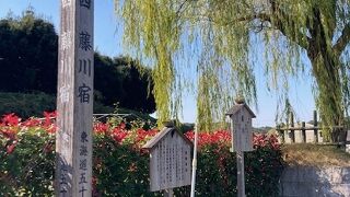 時間に風化されない雰囲気が残っている宿場です。