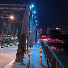 ギリギリ自転車通れます…
