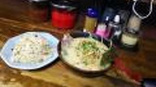 狭い店舗でベタベタ系ですが　味はよかったです。　