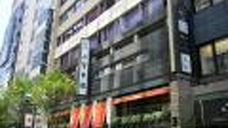 レストランが集まったビル