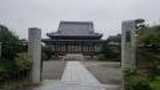 屋根が二重になっている