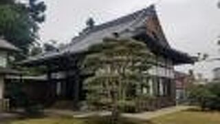 お寺の屋根をじっくり観察