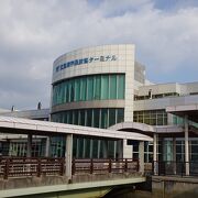 瀬戸内海の島々、呉、松山などの航路の港です。