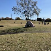 パンプトラックがある！大きな公園