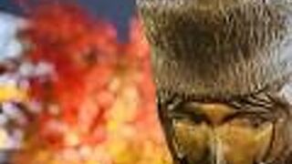 「メーテル」の背後が 真っ赤に 色づいていました