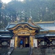 東照宮に負けない立派な装飾の寺院でした