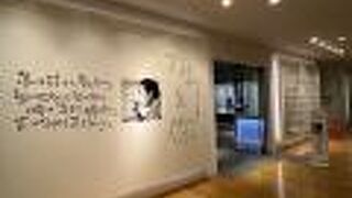 阿久悠氏の業績を紹介