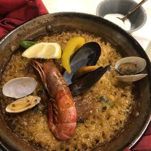 シーフードパエリアです。