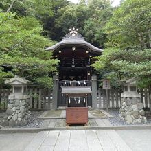 白旗神社（鶴岡八幡宮境内）