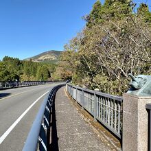 霧島大橋を渡って右下におりて行く
