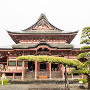 「善光寺本堂」と「善光寺山門」は国指定の重要文化財です