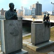 原爆ドームのそばにある広島出身の文学者の記念碑です