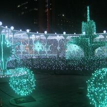 点灯している様子だけだと会期中と一切変わりないですが…。