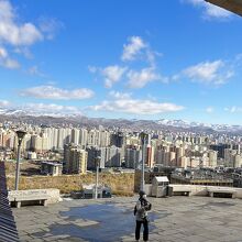 一面ビルで覆い尽くされたウランバートル一望