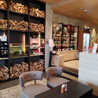 木のぬくもりのあるロビー