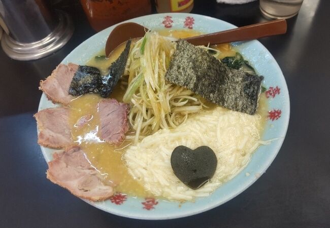 人気の濃厚ラーメン