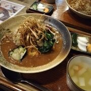 三宅商店 カフェ工房 桃が入ったスウィートなカレー