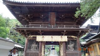 四国八十八箇所霊場の第５１番目の石手寺です。いろいろな不思議なものとの出会いがあります。